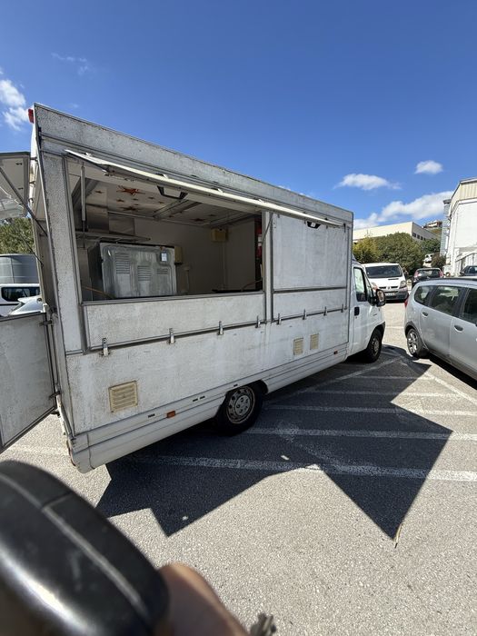 Carrinha Roulote Equipada com 27,800km