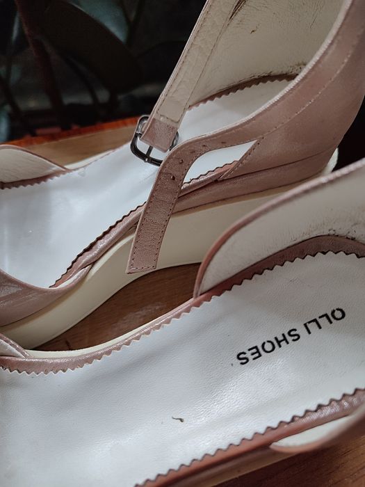 Босоніжки жіночі