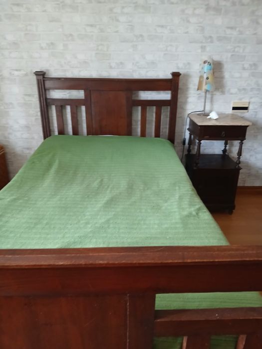 Mobilia de quarto antiga