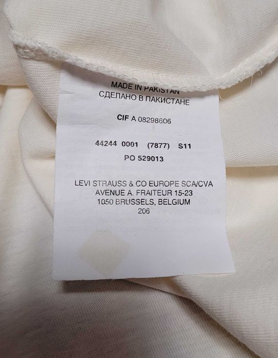 Футболка Levi's.