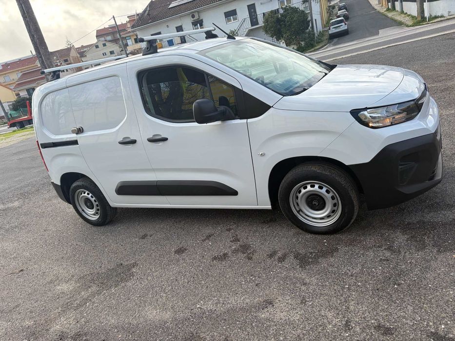 Citroen Berlingo 11/2024 25.000km C/fechadura de segurança