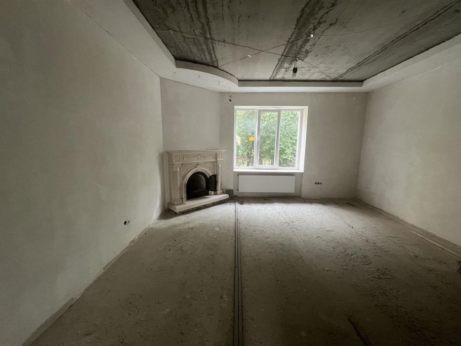 Продається будинок в центрі міста