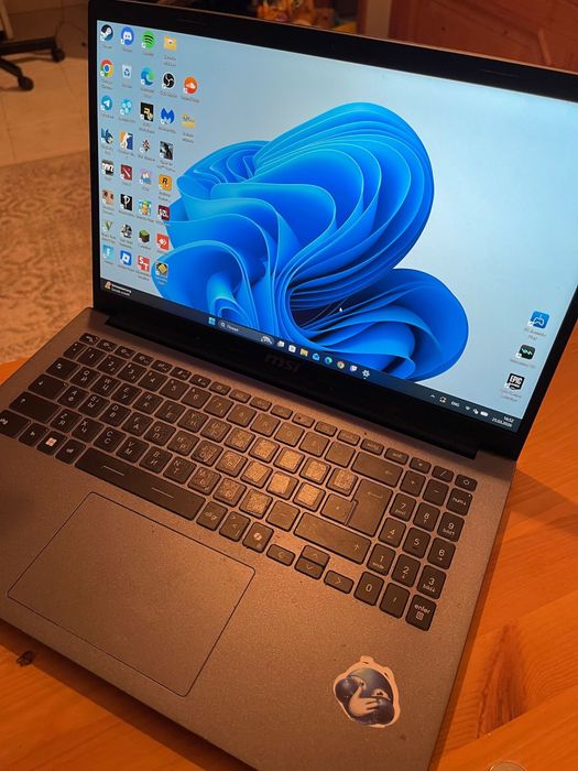 MSI Modern 15,6. windows 11 Home