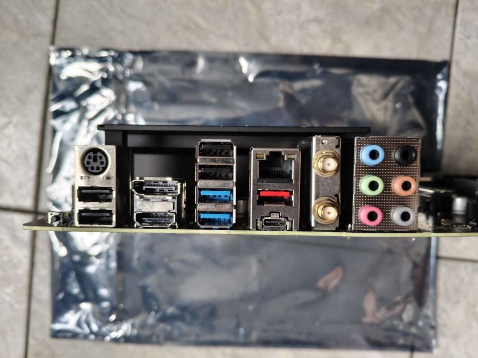 Продам комплект i5 14600kf + материнская плата MSI Pro Z790-P Wi-Fi