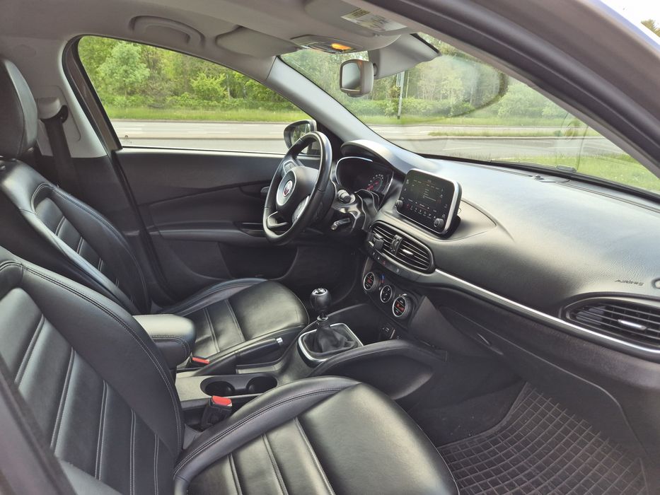 Wynajem samochodu Fiat Tipo, LPG, Bogata wersja