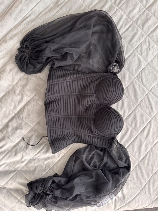 Чорний корсет.