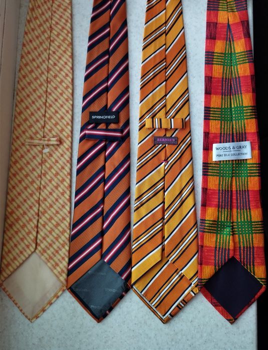 Шовкова яскрава краватка