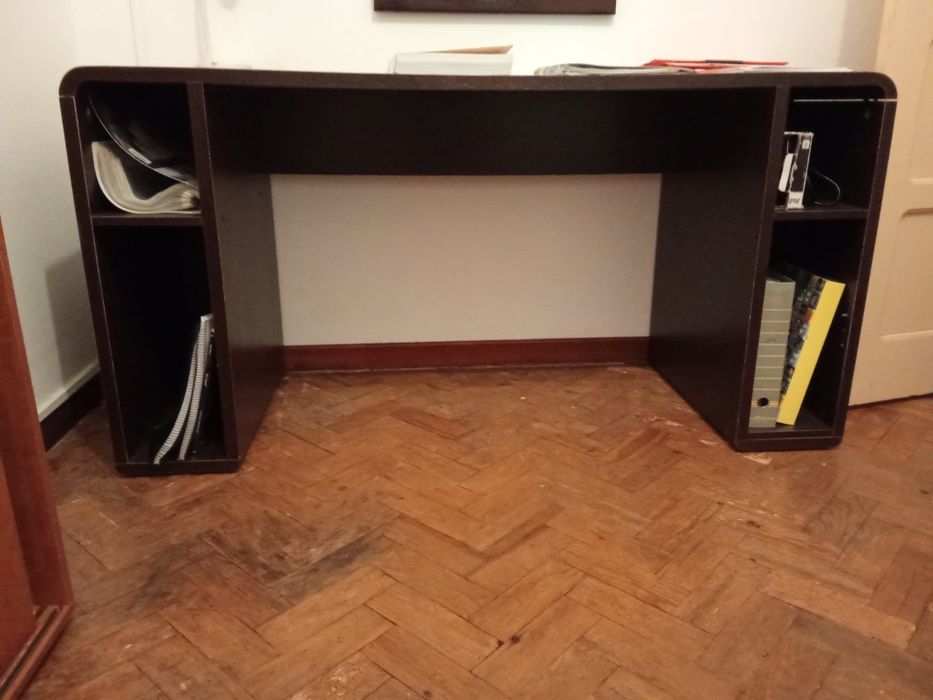 Secretaria em Ótimo estado