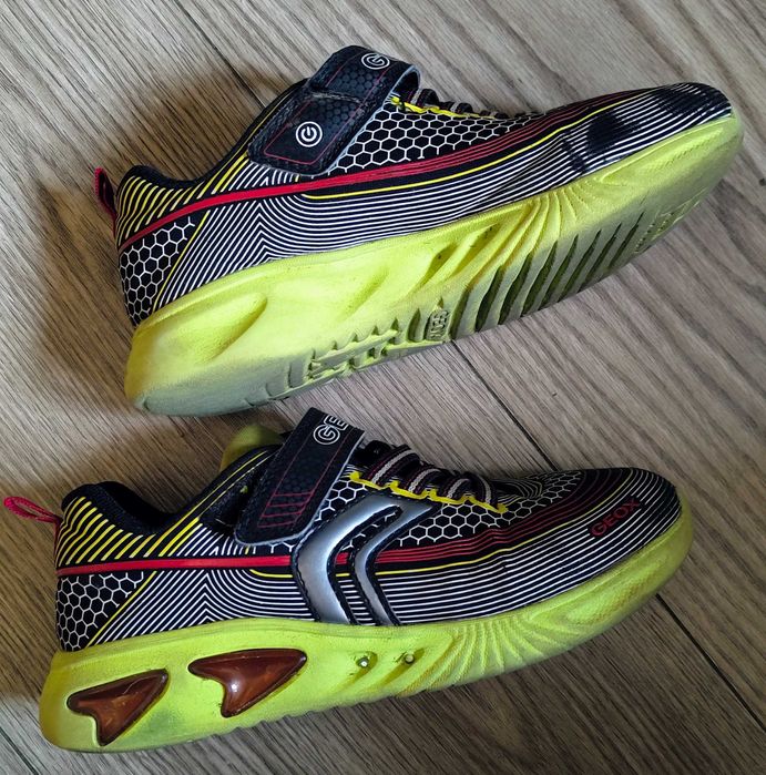Buty sportowe adidasy półbuty dziecięce Geox rozm. 34