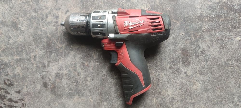 Шуруповерт milwaukee с 12 dd