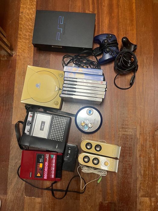 Dreamcast + PS2 + jogos + gravador + 2 comandos PlayStation (SÓ VENDO CONJUNTO)
