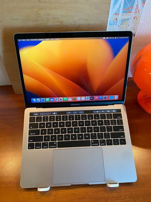 MacBook Pro 13-inch, 2018

+3

Le Apple MacBook Pro (13-inch,

2017).