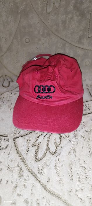 Sprzedam czapkę z daszkiem z nadrukiem Audi