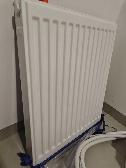 Grzejnik 50x60 cm z głowicą termostatyczną
