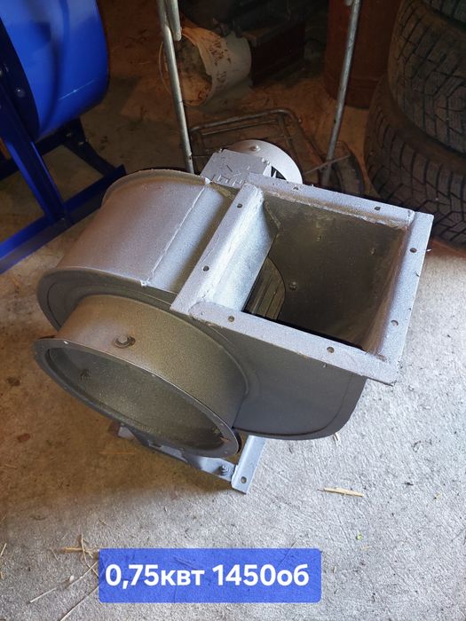 Вентилятор.  Витяжка. Улітка.