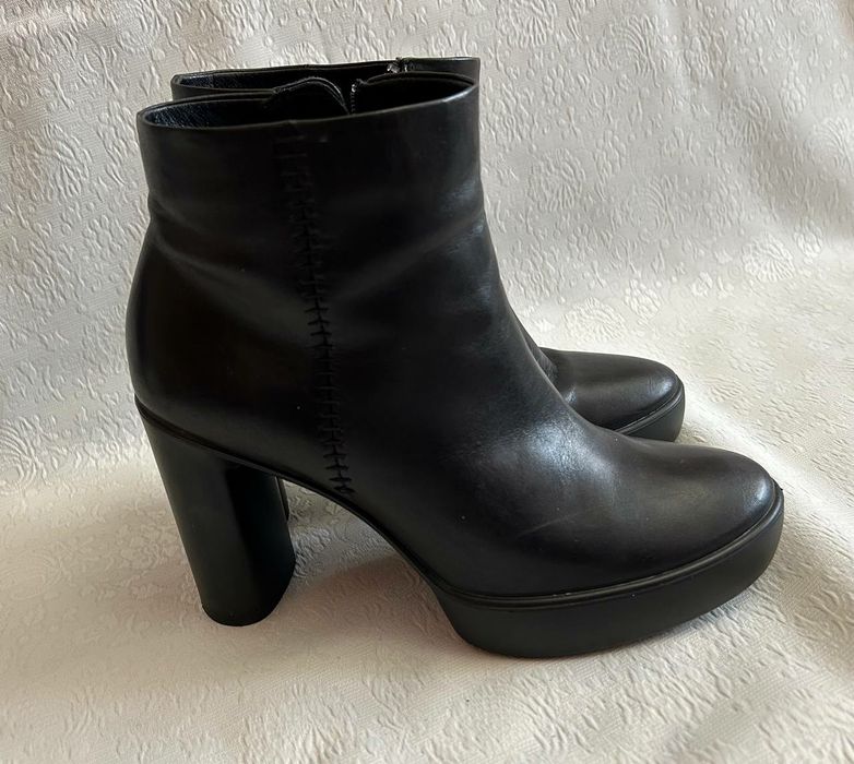 Жіночі шкіряні ботильйони Ecco Shape Sculpted Motion 39 р