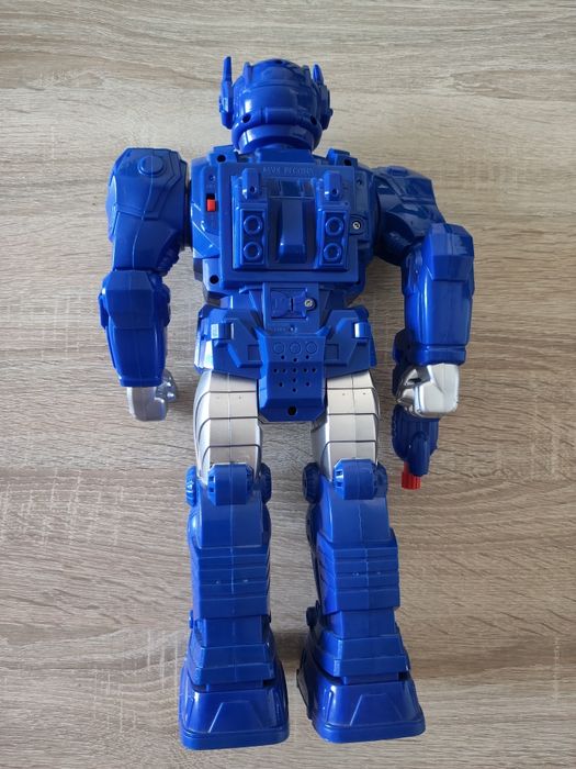 Robot na baterie –chodzi, świeci, wydaje dźwięk – sprawny