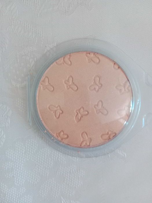 rozświetlacz do twarzy marki Bell, 01