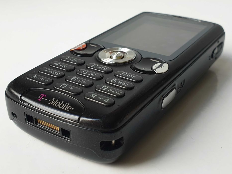 телефон Sony Ericsson W810i Walkman Memory Stick PRO Duo 1GB зарядне