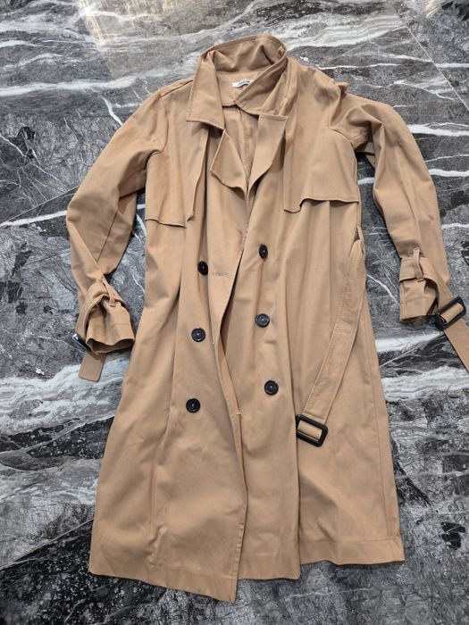 Продам тренч
Стильний тренч у відмінному стані. Підійде на осінь і