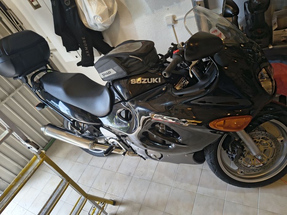 Vendo moto Suzuki GSX 750 F