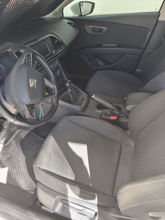 SEAT Leon 1.6 TDI 110cv — photo 4