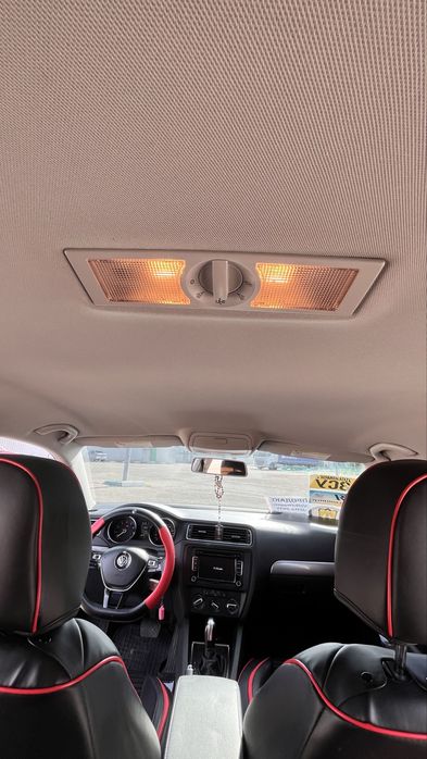 Продам Volkswagen Jetta 2015 года, 1.8 бензин