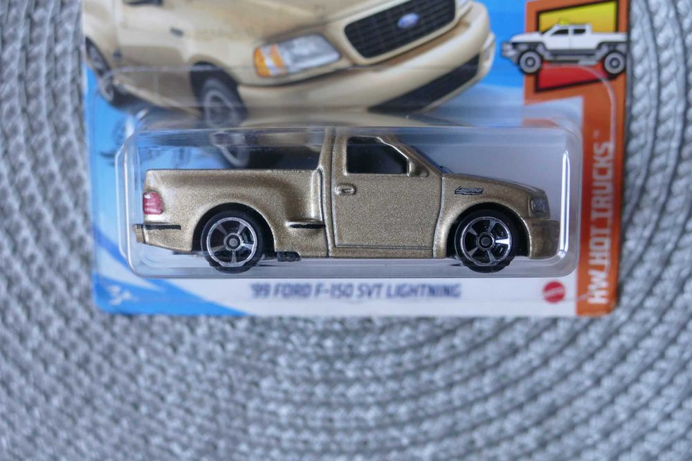 Hot Wheels autko "Resorak" '99 FORD F-150 SVT LIGHTNING edycja 2020r.