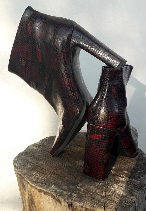 Bordowe botki na słupku, r. 39