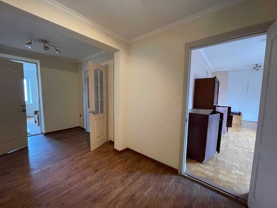 Здається 2 поверх будинок 400 м2 3 рівні, гараж,підвал Ракетне Урочище