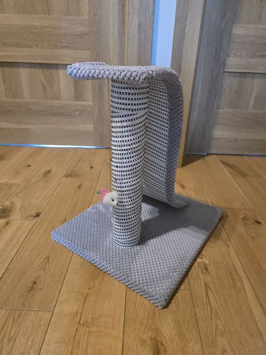 Drapak dla kota, materiałowy z zabawką