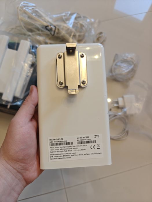 Modem zewnętrzny ZTE MC889 + Router ZTE T3000 5G