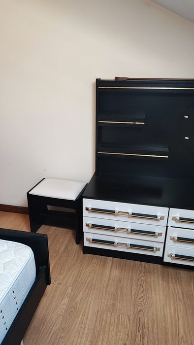 Mobília completa em branco de extrema qualidade