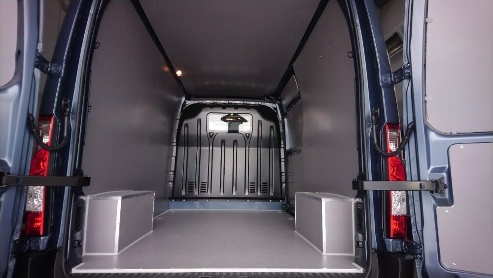 Profesjonalna zabudowa premium auta Renault Master L2H2