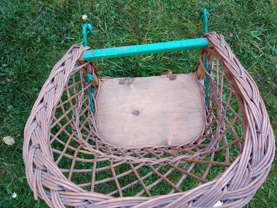 Koszyk wiklinowy na rower.