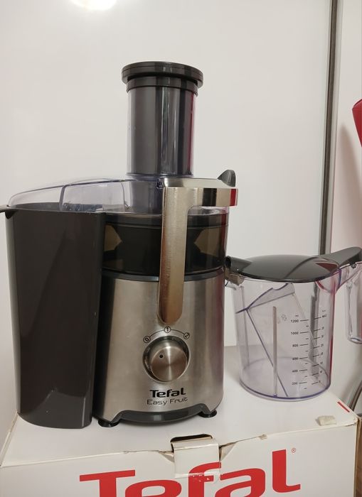Соковыжималка Tefal ZE610D38