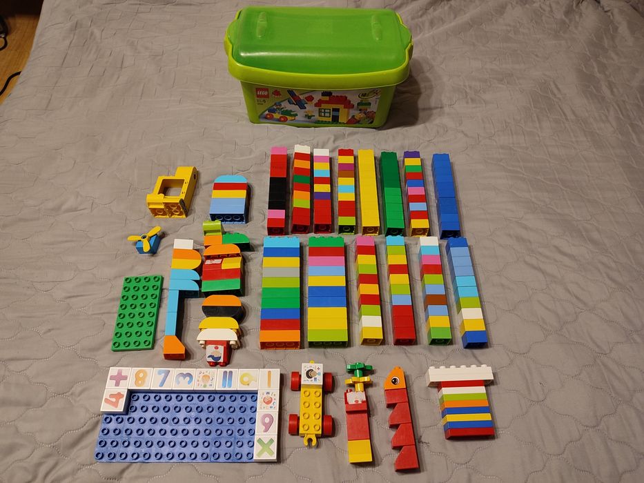 LEGO DUPLO kilka zestawów) 222 el. + gratis duża podstawka