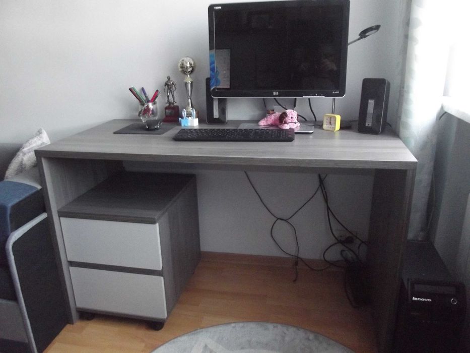 Biurko młodzieżowe