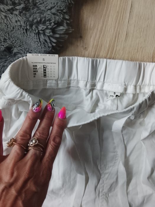 Nowe gniecione jeansy białe tanio