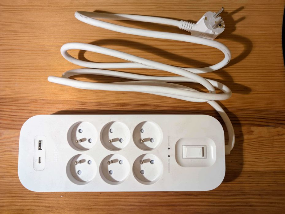 Listwa zasilająca Belkin SurgePlus, 6 gniazd plus złącza USB-A i USB-C