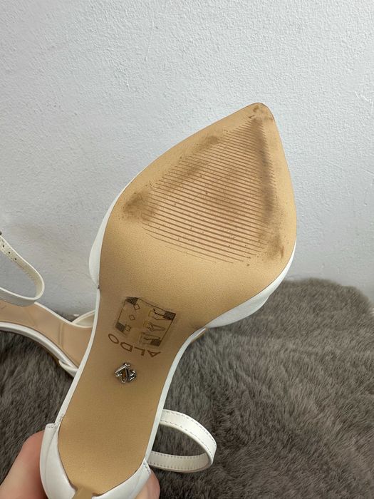 Buty damskie białe skórzane sandały czółenka Aldo Derperla 37