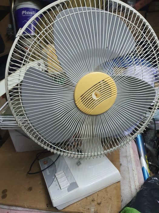 Diversos ventiladores usados