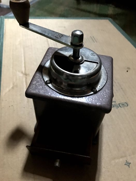 Młynek do kawy ręczny