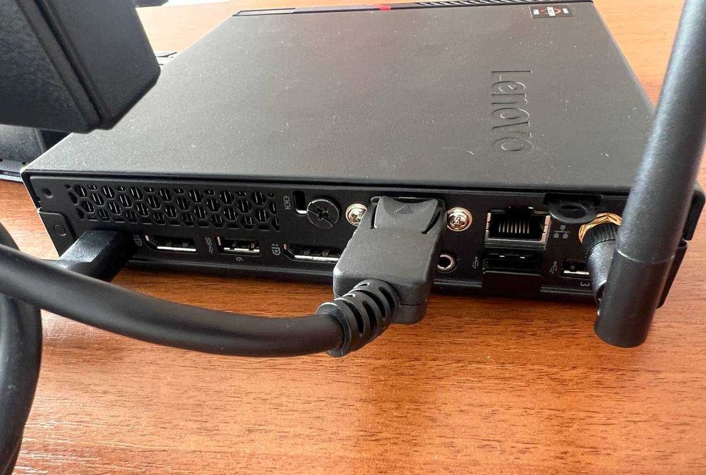 Комп'ютер LENOVO у комплекті