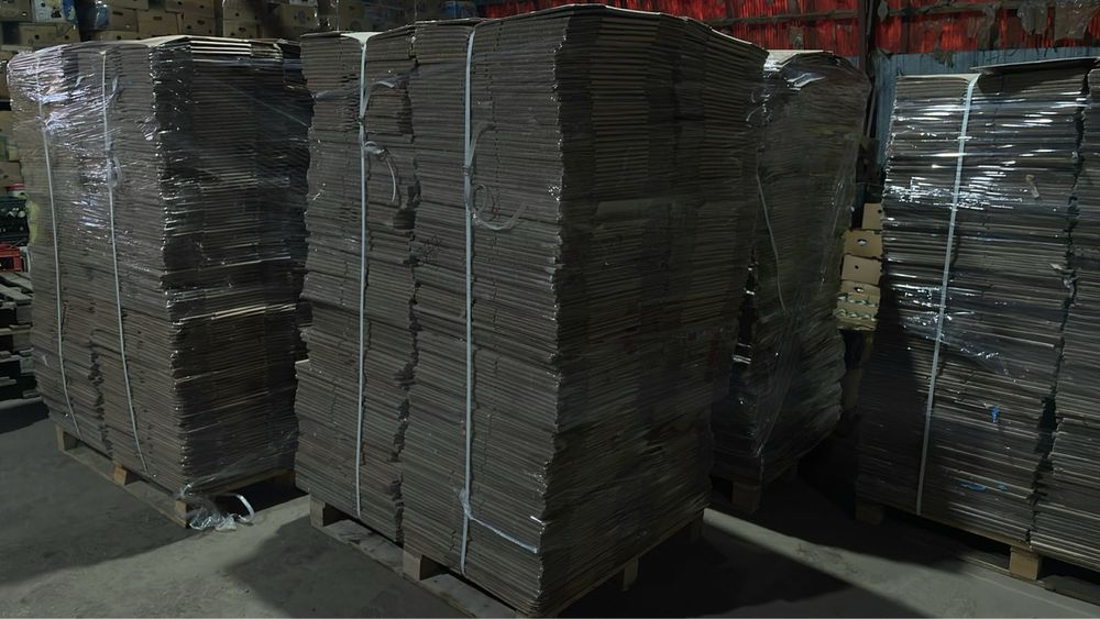 Коробки картонні  розмір 26/39/26 а також є інші розміри.