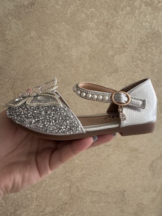 Срібні туфлики білі туфлі на дівчинку метелик бабочка