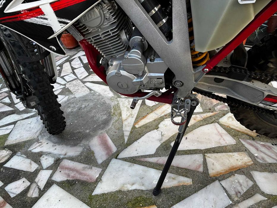 Ajp 125 pr4 (carta b)