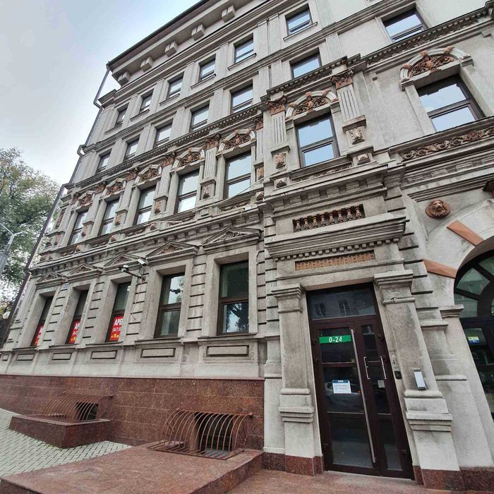 Продаж бізнес-центру 2735 кв.м, вул. Січових Стрільців, 20 (Центр)