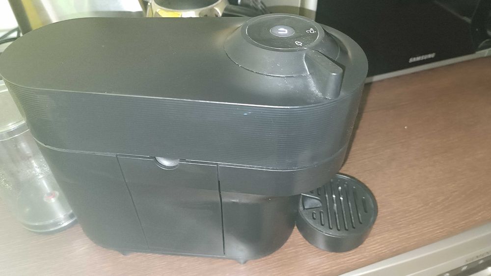 Maquina de Café Nespresso Vertuo Pop Preta