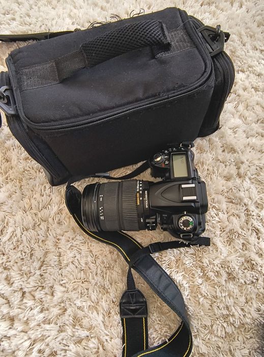 Nikon D90 z obiektywem 18-200 Zestaw z etui